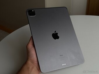 Apple iPad Pro 11" (2021, M1, 128GB) + Klávesnice + Pencil - 10