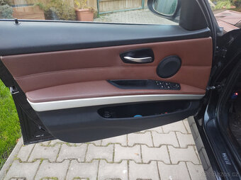 BMW 330XD automat 4x4 silný 170kW šestiválec prostorné kombi - 10