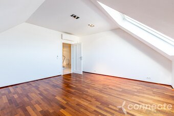 Výjimečný dvoupatrový loftový byt o rozloze 204 m s jedinečn - 10