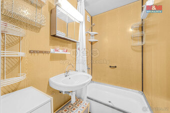 Prodej bytu 2+kk/lodžie 43 m², Praha, ul. Kurčatovova - 10