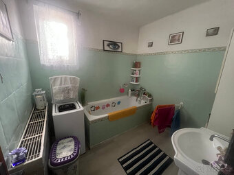 Prodej rodinného domu 7+1 Křinec, 210m², pozemek 619 m² - 10