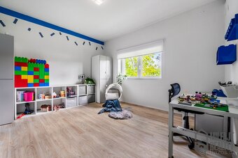 Prodej dvougeneračního domu 4+kk, 2+kk, zahrada 1.500 m2 , M - 10