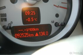 MINI Cooper 1,6D, najeto 115.000km , vynikající stav - 10