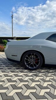 DODGE CHALLENGER 5.7 HEMI V8 - 10