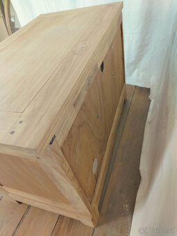 Skříňka dřevěná TEAK - 10