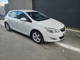 Opel Astra Hatchback 1.7 cdti r.v 2011 prav.servis nová STK - 10