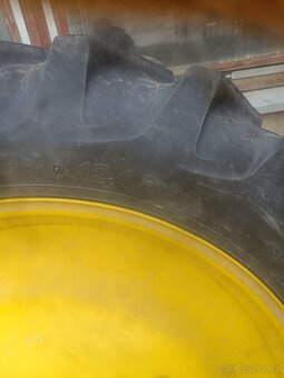 Prodám kultivační kola dvojmontáž na John Deere - 10