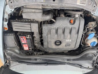 Prodám náhradní na Škoda Octavia 2 - 10