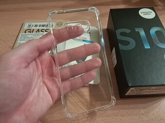 Samsung Galaxy S10e zachovalý - 10