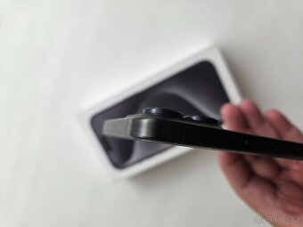 Prodám iPhone 15 pro 128GB Black Titanium - 10