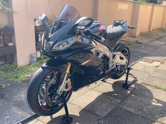 Aprilia RSV4 - 10