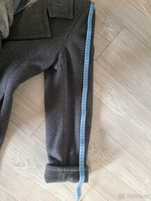 Elegantní zimní kabát s kožešinovým límcem 36-38 - 10
