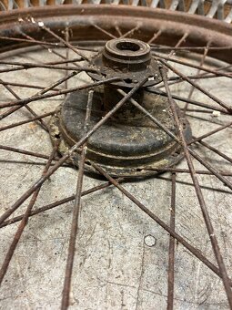 Přední kolo nejspíš ČZ 150C - patina - 10