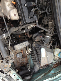 Nissan Almera Tino 2,2Di 2001 84kW - díly z auta - 10