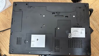 FUJITSU LIFEBOOK E756 s příslušenstvím - 10