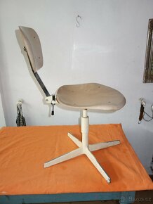 Stará OTOČNÁ židle kov a plast polohovací - 10