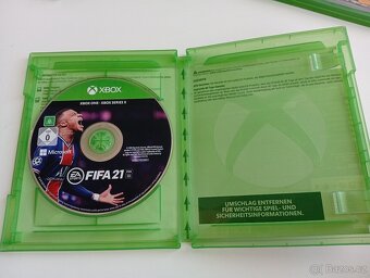 Hry na Xbox one a jedna na Xbox series x - 10