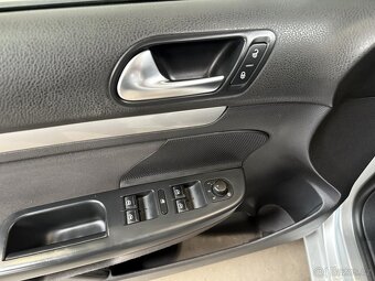 Volkswagen Golf 1.6TDI , 77 kW nafta, 2011 - 10