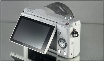Sony A 5100 + 16-50mm DSLMFull HDVWIFI950 Exp. - 10