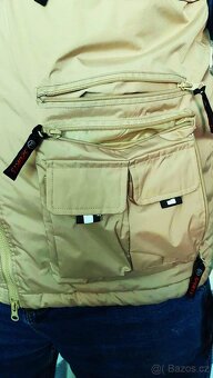 SKVĚLÁ OUTDOOR VESTA SE SPOUSTOU KAPES - SCL - vel. S - 10