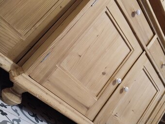 Stará, komínová kredenc, příborník po renovaci - 10