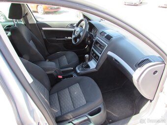 Škoda Octavia II 1.6 TDi 77kW kombi, Servisní kniha, 2.maj. - 10