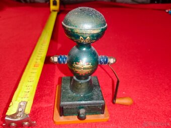 Mlýnky na kávu 18 ks + 2 ks dóz + korbel atd. - 10