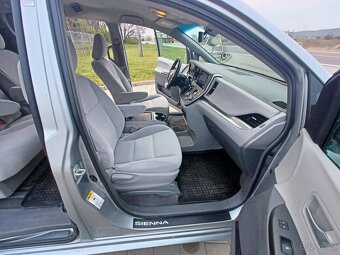 TOYOTA PREVIA/SIENNA LE 3,5 V6 2016 8 MÍST TOP STAV - 10