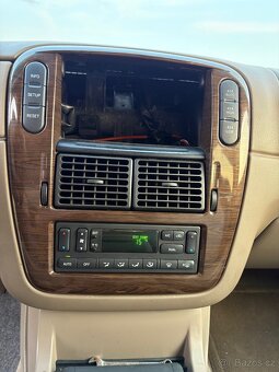 Ford Explorer Eddie Bauer - 10