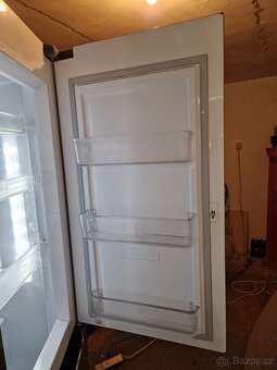 Prodám ,,Americkou lednici LG,s výrobou ledu - 10