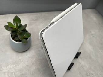 zánovní bílá Apple Magic Keyboard pro iPad 11" - A2261 - 10