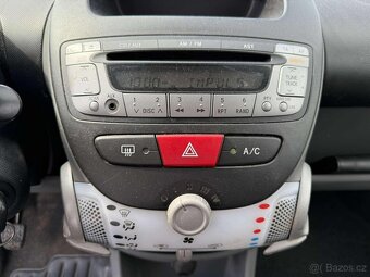 Toyota Aygo 1.0 50kw 2011 najeto 101km - 10