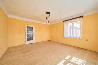 Dům 210 m², dílny a zahrada 1141 m² MOHELNO - 10