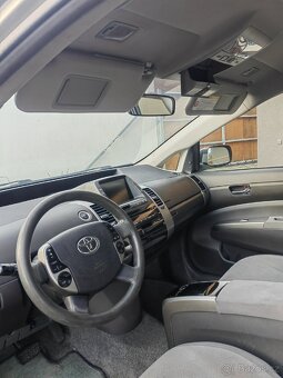 Toyota Prius II - 10