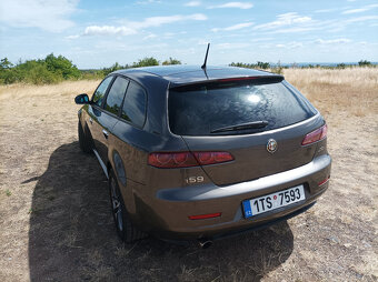 Alfa Romeo 159 2.0 JTDm - 10