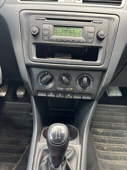 Škoda Rapid - 10