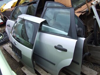 Prodám dveře na Ford Focus Mk2 kombi - 10
