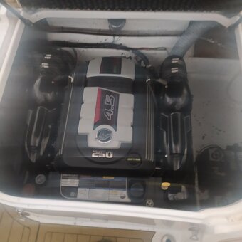 Laminátová kajutová loď DRAGO 710 OB + Mercruiser 4,5L MPI - 10