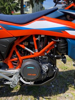 KTM 690 SMC-R 2023 A2 - 10