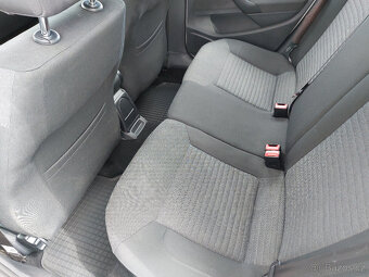 Prodám VW polo 5 s benzinovým motorem 1,4 a výkonem 63kW - 10