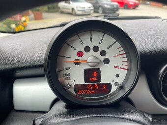 Prodám Mini Cooper 1.6 i,r.v.2012 75 koní, nový olej a brzdy - 10