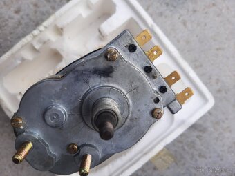 Nový motorek stěrače Porsche Mercedes - 10