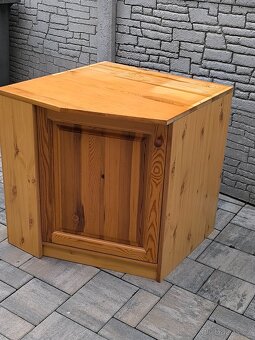 Prodám komodu (Rohovou skříňku) - 10