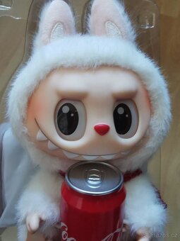 Pop Mart Labubu The Monsters Coca Cola s plechovkou - 10
