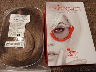 Dvě zánovní dámské paruky, tmavě hnědá a blond - 10