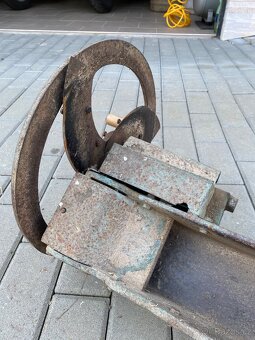 Řezačka kopřiv - 10