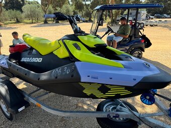 2024 Sea Doo SPARK TRIXX 3-up iBR 90hp modro-žlutý - 10