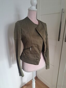 Bundička Guess - 10