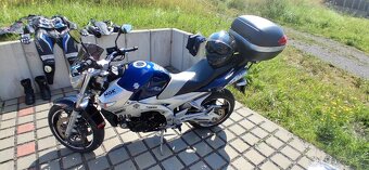 SUZUKI GSR 600 - 10