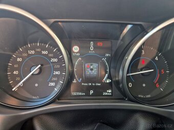 Jaguar F-pace, R-sport, 4x4, 132 kW, PANO - 10